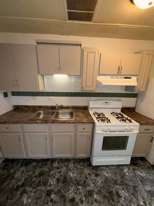 Building Photo - 5563 Allemong Dr