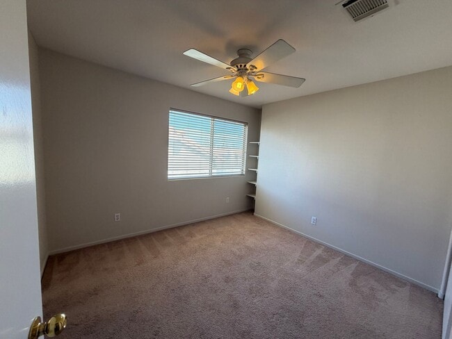 Building Photo - Corner lot townhome