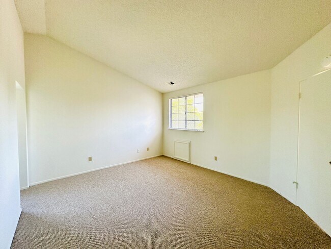 Building Photo - 1537 Yarberry Dr