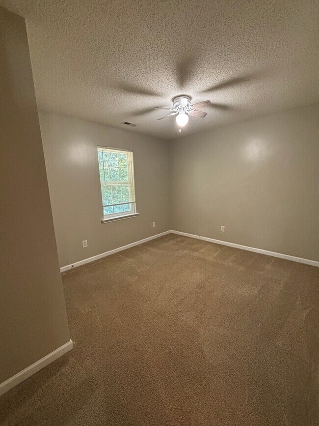 Building Photo - Spacious 3 bedrooms 2 ½ bath home in Rolli...