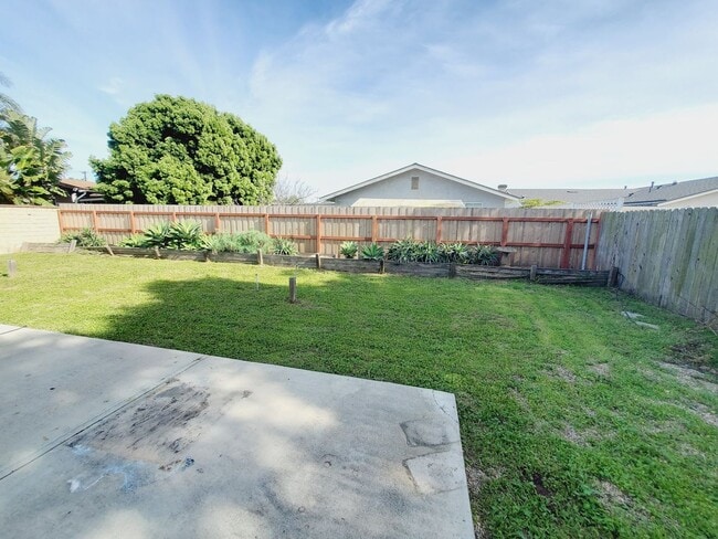 Building Photo - North Oxnard Lovely Home For Rent 3 Bedrooms and 2 bathrooms