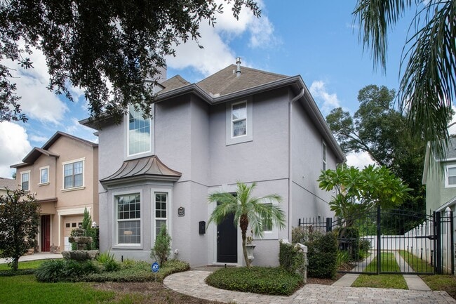 Building Photo - 2 Story, 2 Bed/2.5 Bath, Pool Home Plus Office in Altaloma Heights AVAILABLE NOW!