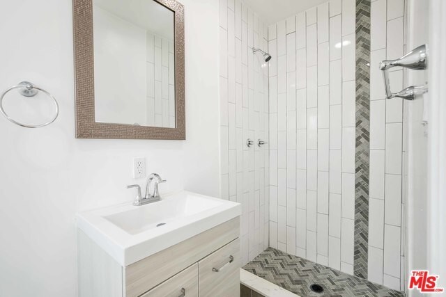 Building Photo - 1851 W 81st St