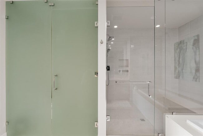 Building Photo - 301 1st St S