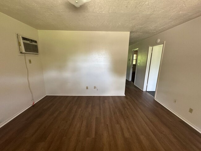 Building Photo - 2/1 Duplex inside city of Shelby, nc