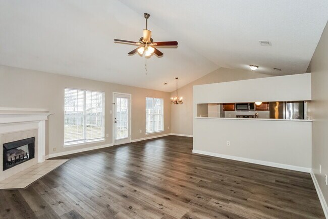 Building Photo - 1801 Cherry Creek Dr