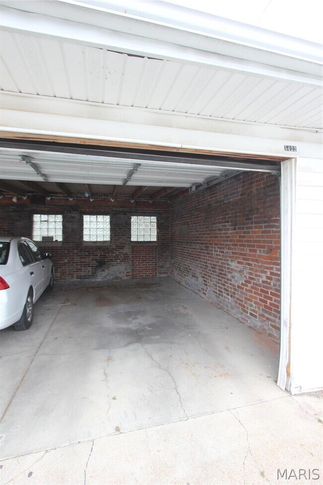 Building Photo - 5422 Rhodes Ave