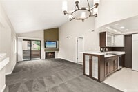 Building Photo - Great 1bed 1bath Location in Kirkland! Parking and W/S/G included in rent