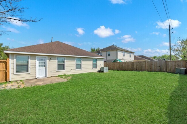 Building Photo - 7019 Parkford Meadow Dr