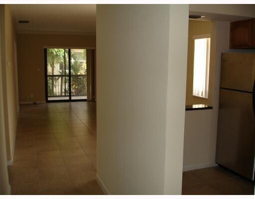 Building Photo - 330 SE 19th Ave