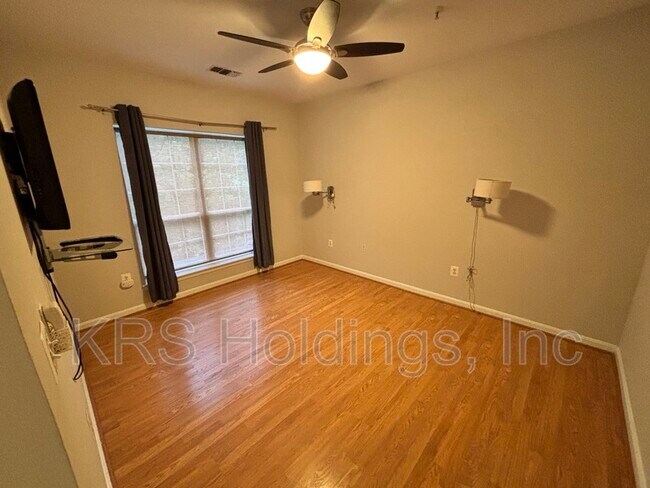 Building Photo - 4550 Strutfield Ln