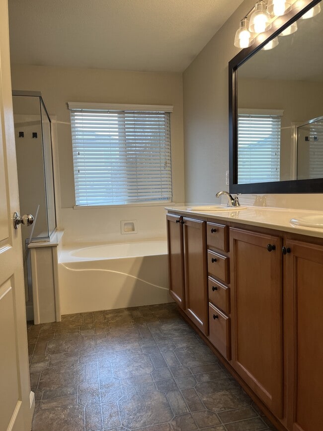 Building Photo - 1751 Barney Ave