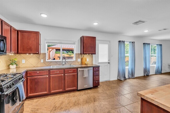 Building Photo - 16718 Warbler Dr