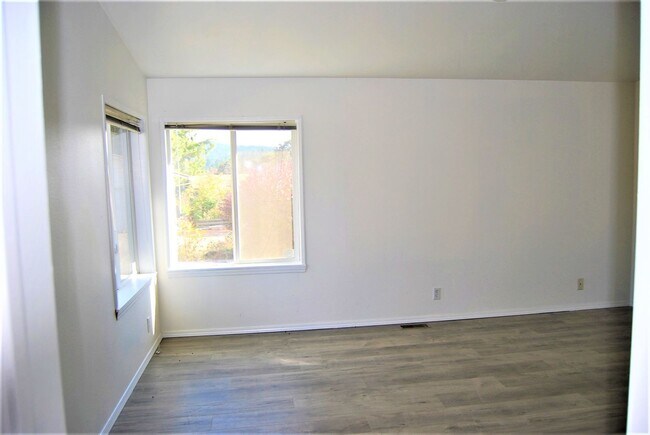 Building Photo - 3 Bedroom 2 Bath MF Home Carlton OR