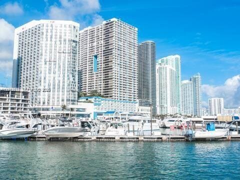 Building Photo - 1717 N Bayshore Dr