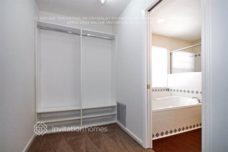 Building Photo - 11626 Long Forest Dr