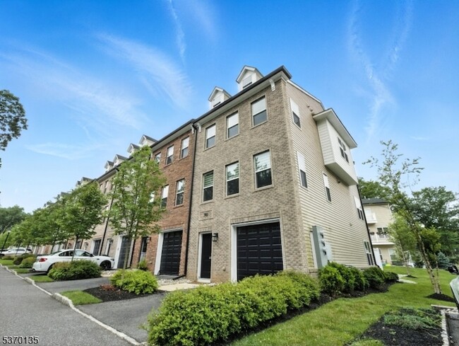 Building Photo - 701 Abbe Rd