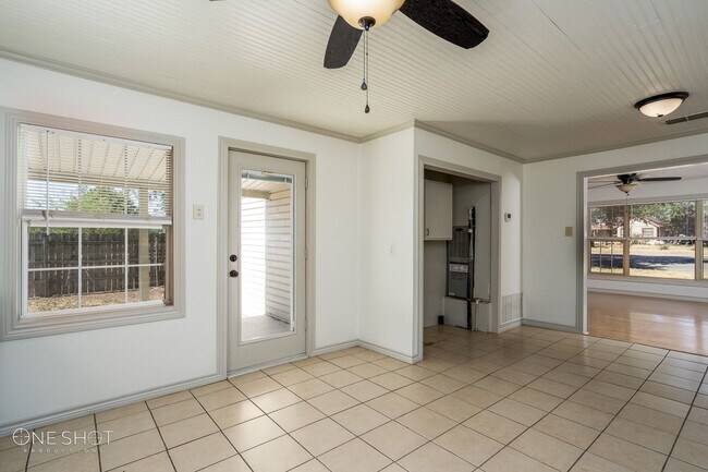 Building Photo - 2349 Highland Ave