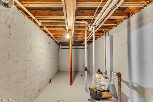 Building Photo - 607 Castle Blvd