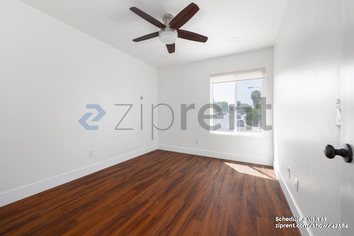 Building Photo - 13894 Paseo Zaldivar