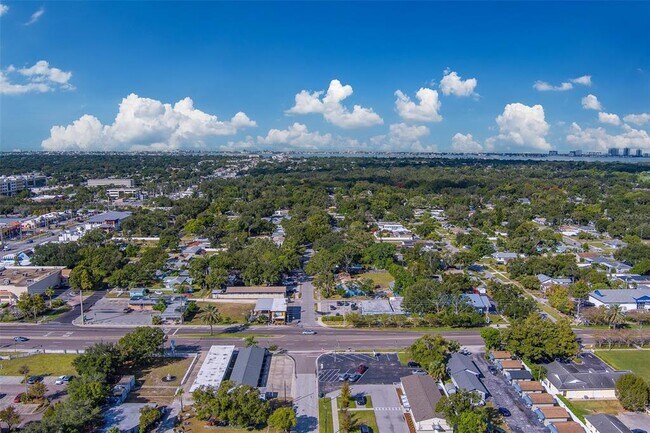 Building Photo - 810 2nd Ave NW