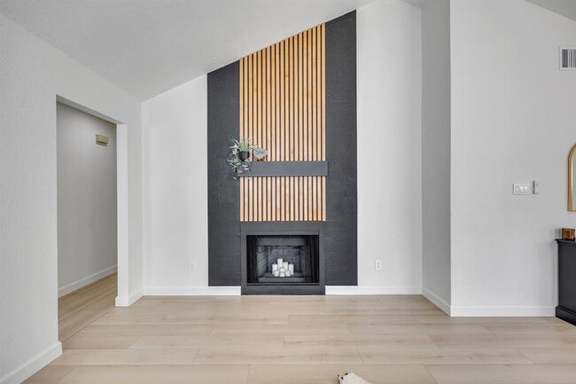 Building Photo - 2104 Andover Dr