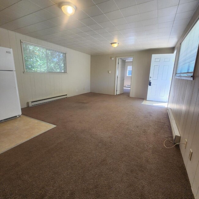 Building Photo - 1260 Pottery Ave