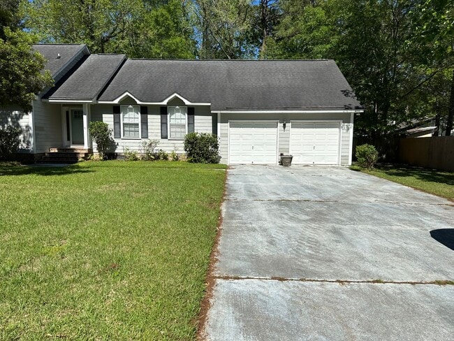 Building Photo - Beautiful 4 Bedroom 2 baths 2 car garage