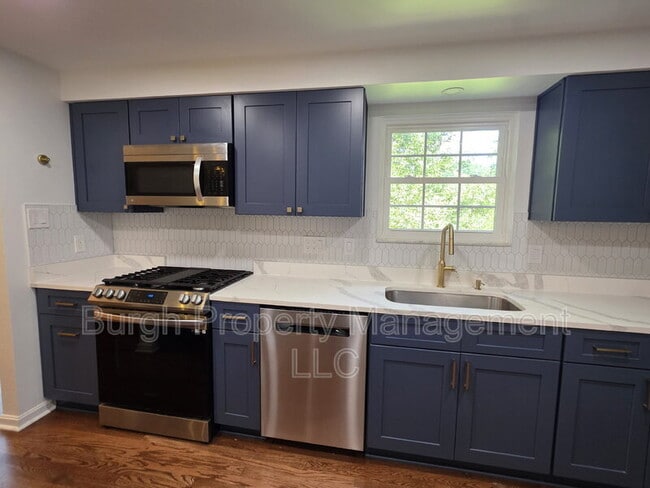 Building Photo - 1520 Hatteras St