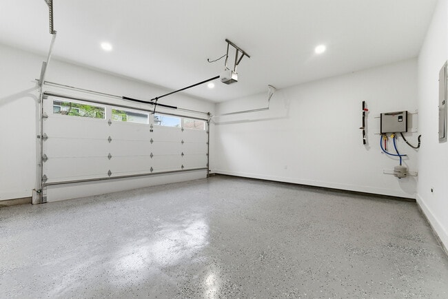 Building Photo - 205 Whitefoord Ave NE