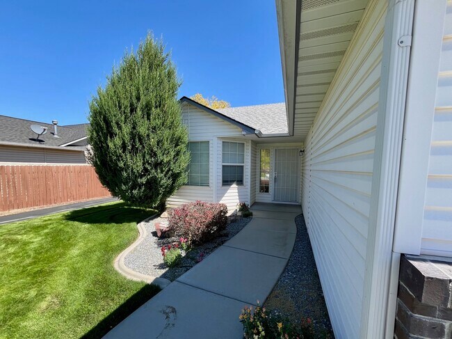 Building Photo - 16426 N Asbury Dr