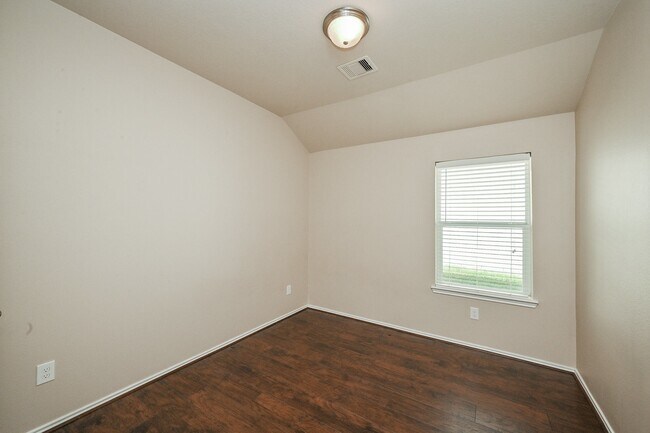 Building Photo - 2119 Mateo Park Dr