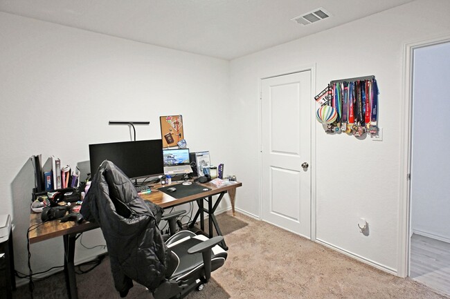 Building Photo - 5115 Schaeffer Rdg