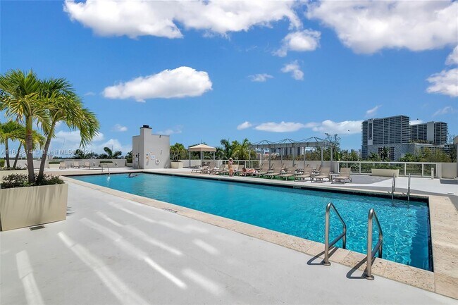 Building Photo - 1871 NW S River Dr