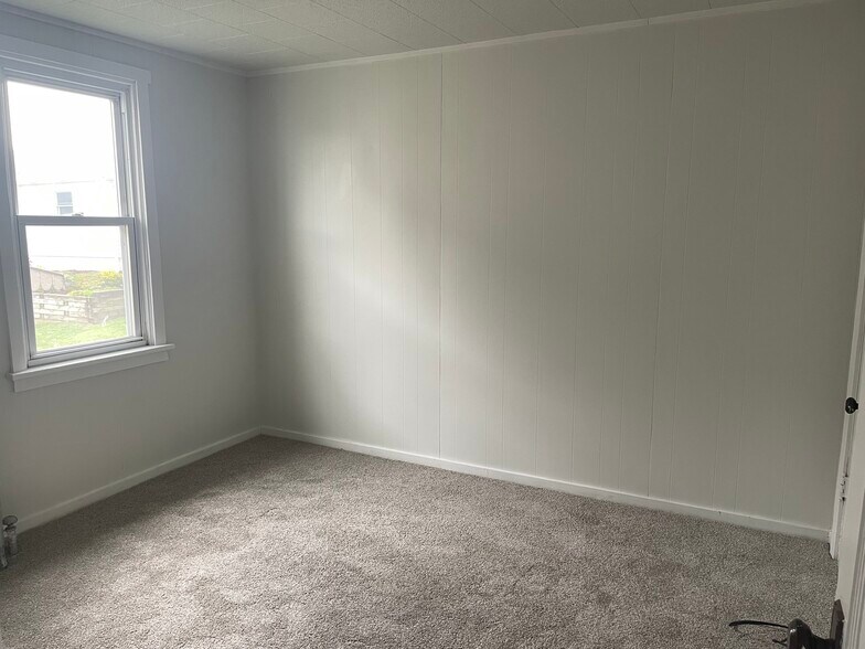 Building Photo - 36 Lincoln Ave