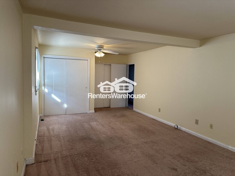 Building Photo - 223 Deep Dale Dr