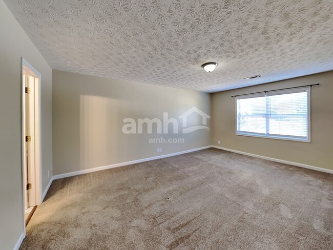 Building Photo - 424 Spring Falls Dr