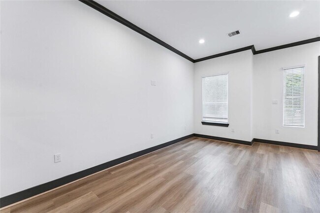 Building Photo - 7038 Smilax St