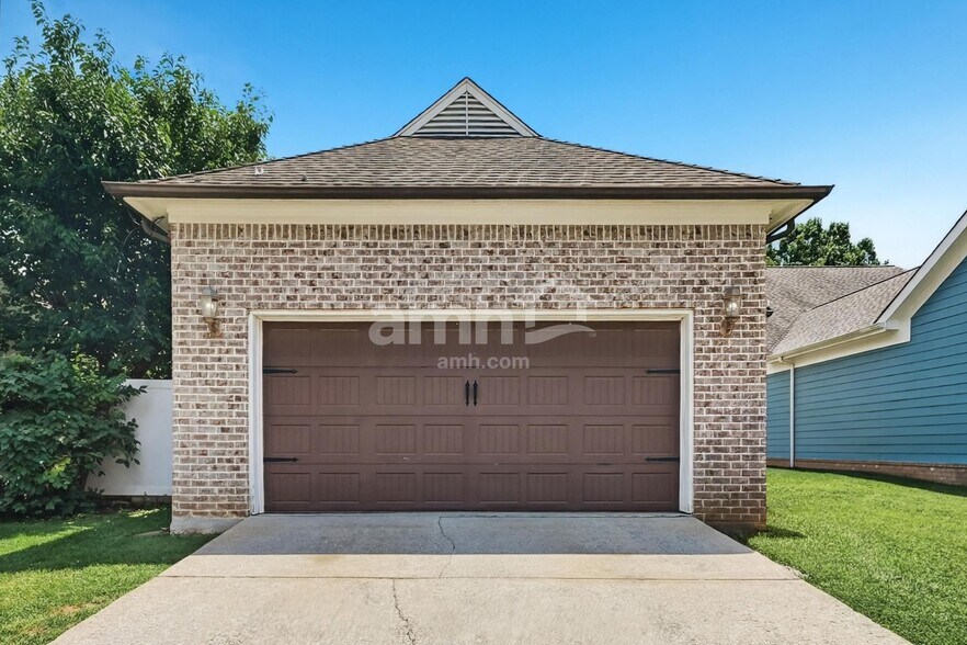Building Photo - 5966 Armadale Dr