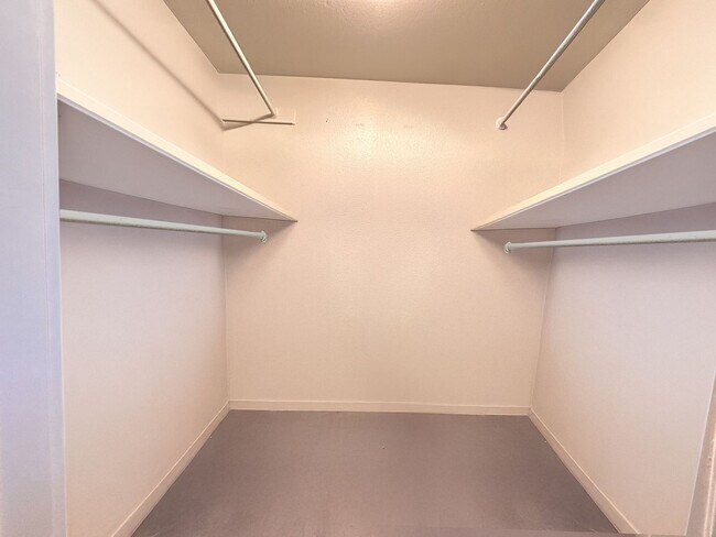 Building Photo - $0 DEPOSIT OPTIONS. SPACIOUS 4-BEDROOM, 3....