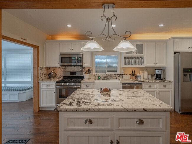 Building Photo - 233 Corona Cir