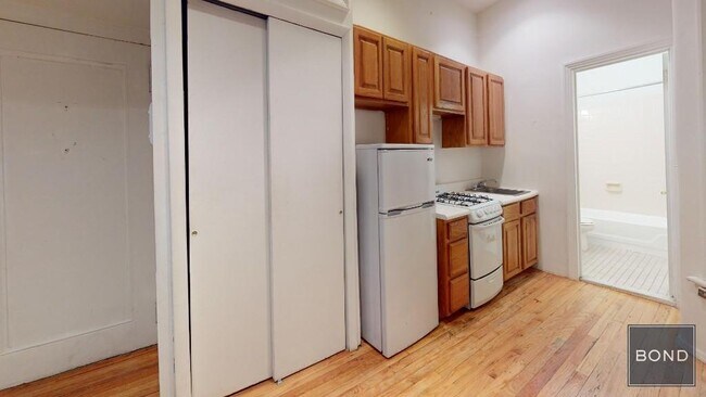 Building Photo - 315 E 93rd St