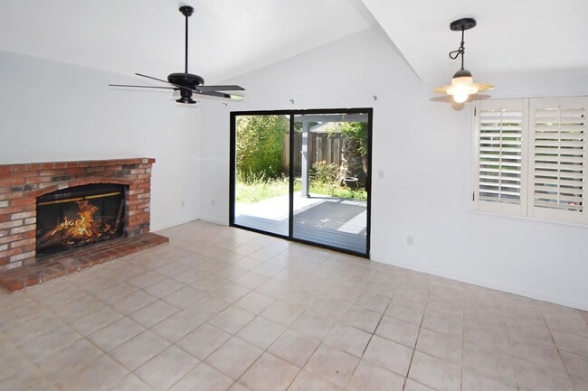 Building Photo - Great neighborhood home in a cul-de-sac!