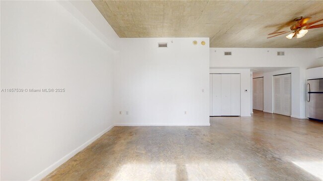 Building Photo - 133 NE 2nd Ave
