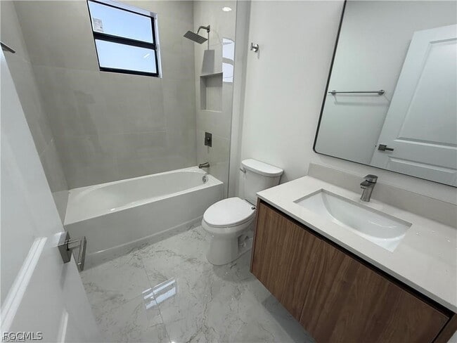 Building Photo - 1706 NW 19th Terrace