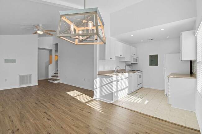 Building Photo - Half Off First Month's Rent! Nicely Update...
