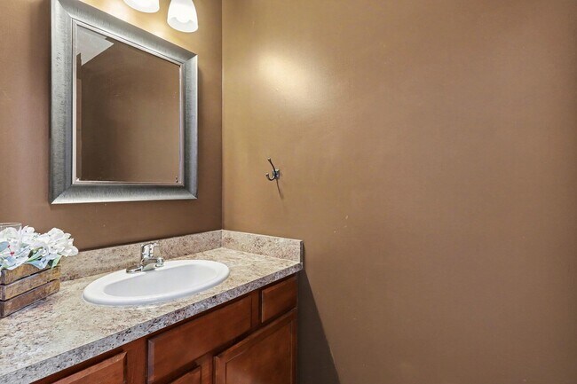 Building Photo - 4315 Center Valley Dr