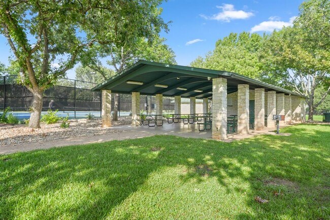Building Photo - 17841 Park Valley Dr