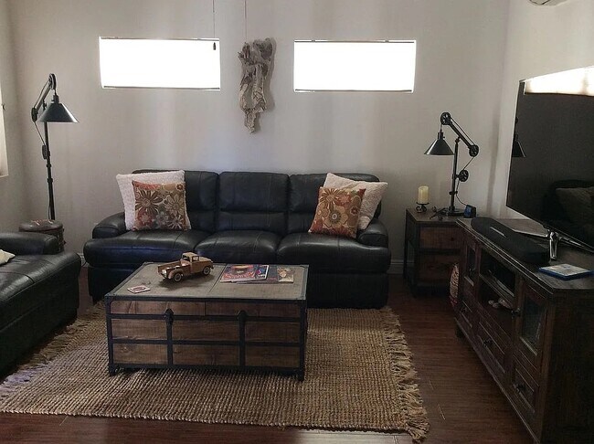 Building Photo - 304 Nevada Way