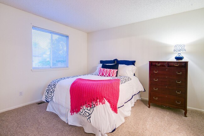 Building Photo - Spacious and Serene Home with Ideal Location near Parks, Trails, and Schools!